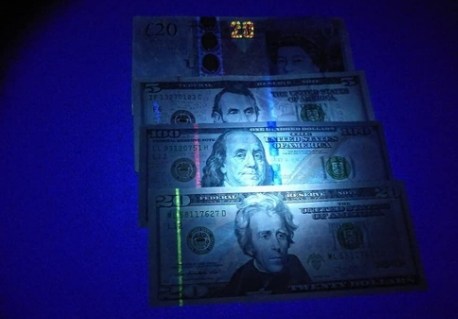 Choose UV Flashlights for Currency