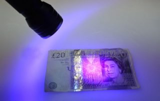 Choosing a Currency UV Light